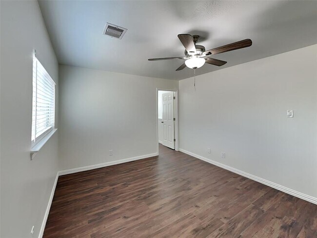 Building Photo - 6434 Tea Tree Dr