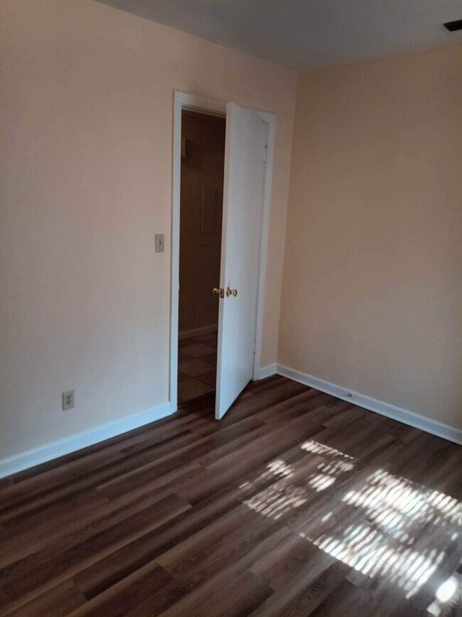 Building Photo - Convenient Cedar Hills Living Near Shopping & Major Roads