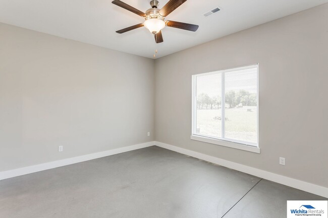 Building Photo - Mulvane duplex