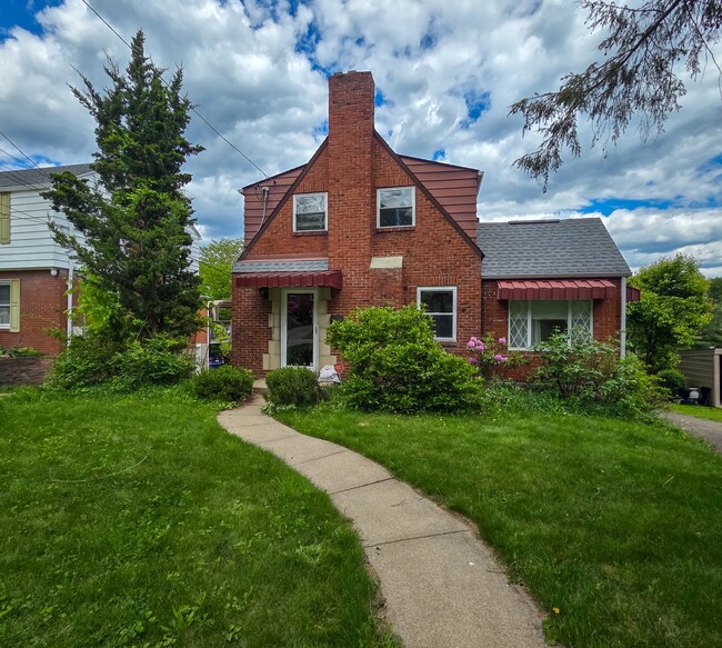 Building Photo - 961 Sunglow St