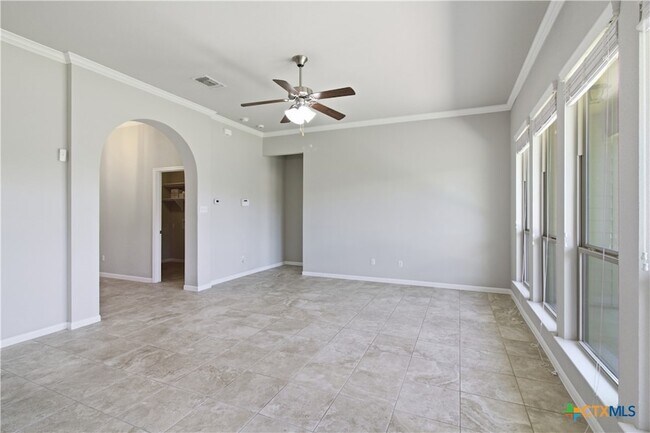 Building Photo - 5716 Blackstone Dr