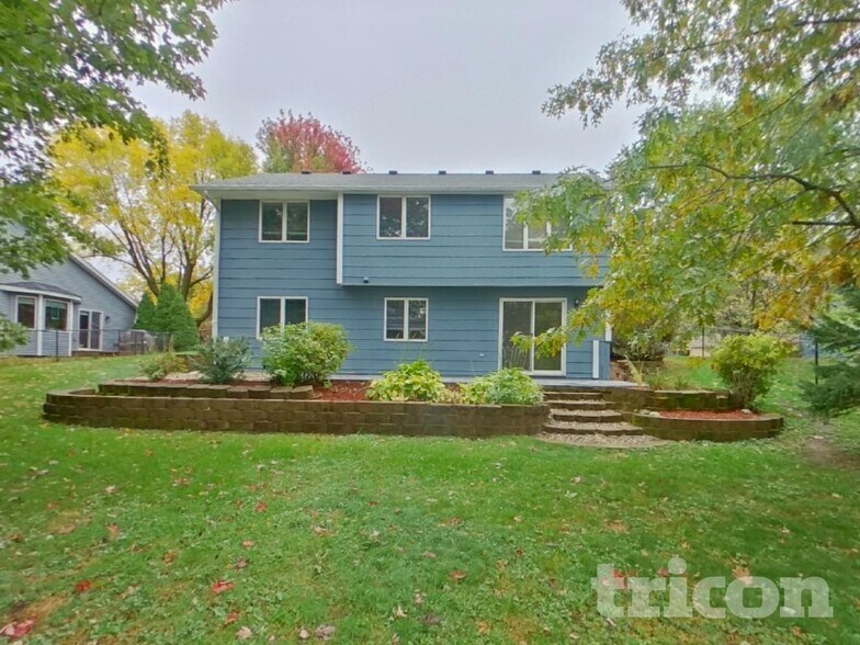 Building Photo - 4448 Hamilton Dr