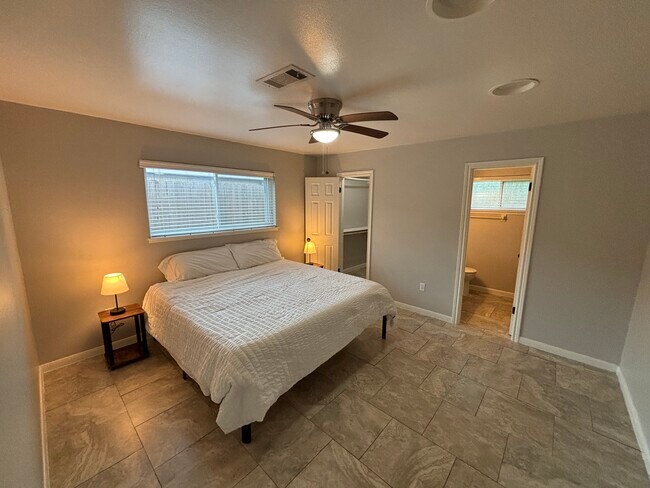 Building Photo - 9423 Fairdale Ln