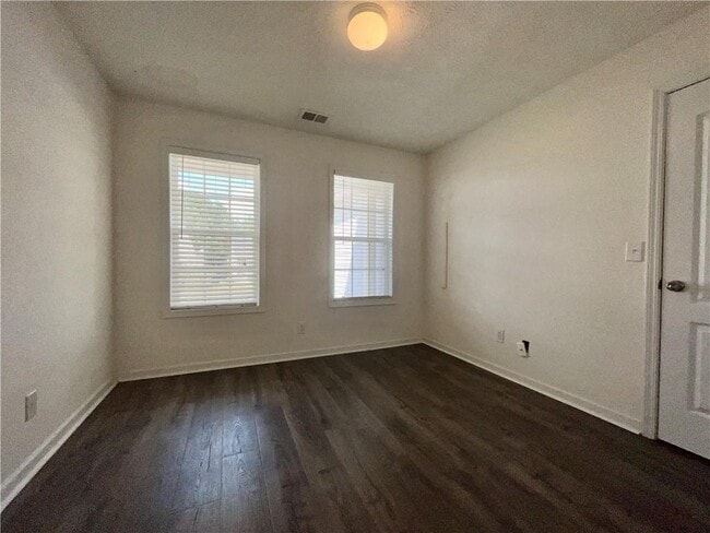 Building Photo - 324 White Oak Way