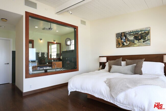 Building Photo - 27036 Malibu Cove Colony Dr