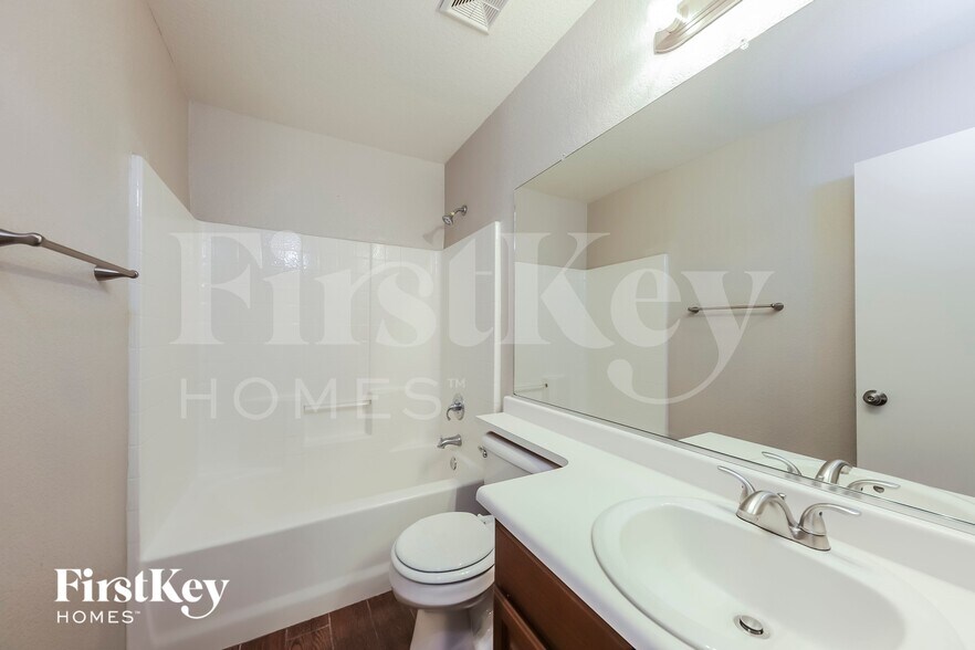 Building Photo - 4966 E Meadow Land Dr