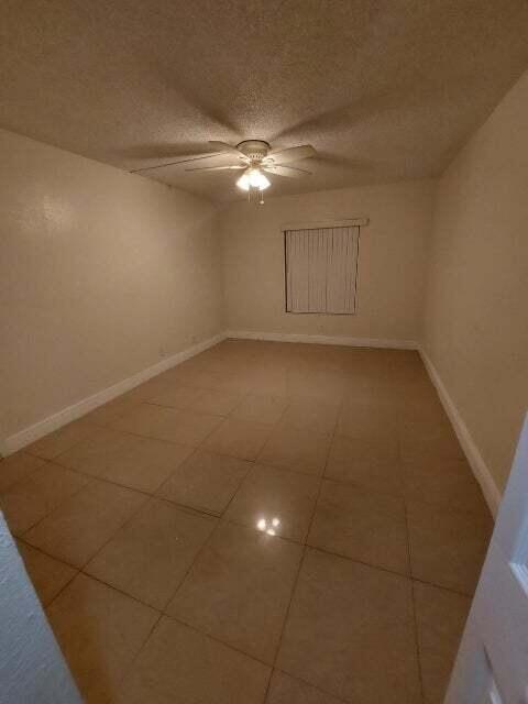 Building Photo - 201 Foxtail Dr