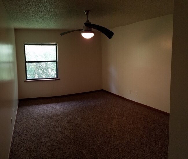 Building Photo - 2701 NE 10th St