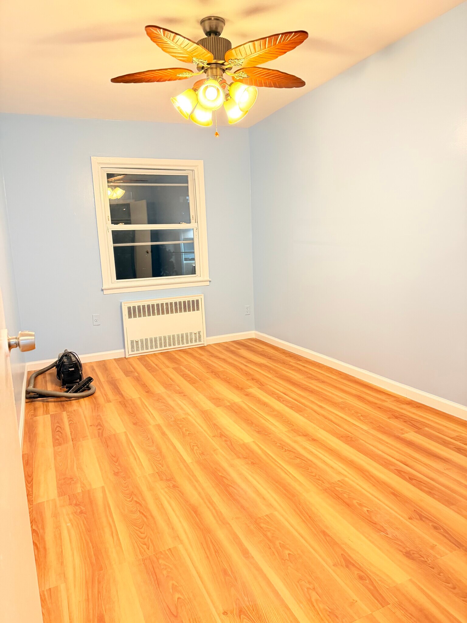 2nd bedrrom - 13721 Lafayette St