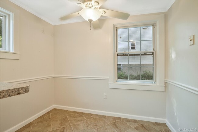 Building Photo - 806 Pelhamdale Ave