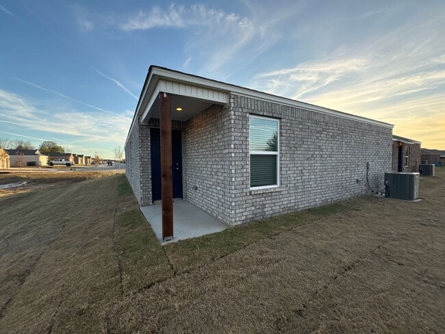 Building Photo - Preleasing Now — Beautiful 3 Bed / 2 Bath Home in Barberry Court!