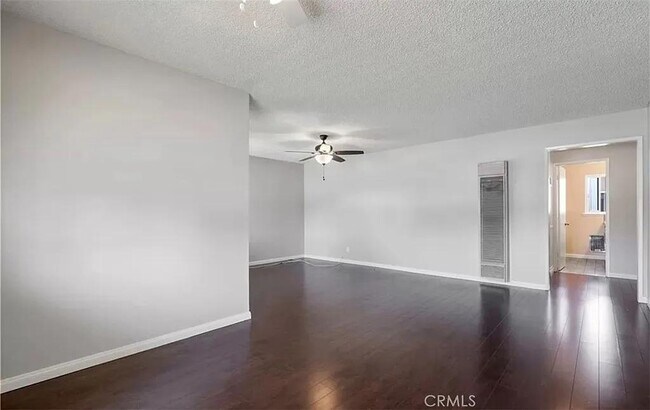 Building Photo - 1149 W Ave H-11