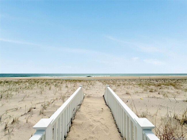 Building Photo - 771 Dune Rd