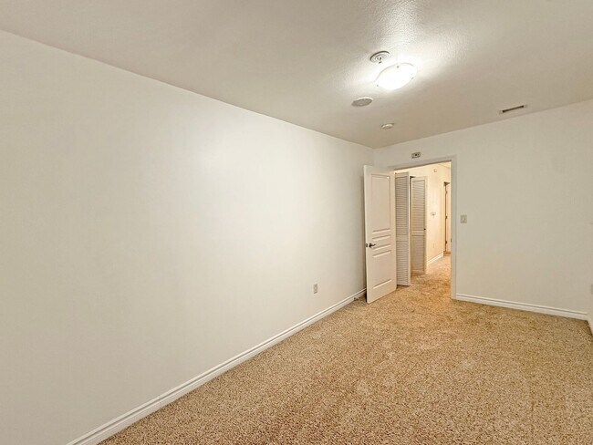 Building Photo - Modern 2BR/2.5BA with a Bonus Room Condo i...
