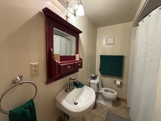 Building Photo - 6748 Henrys Rd