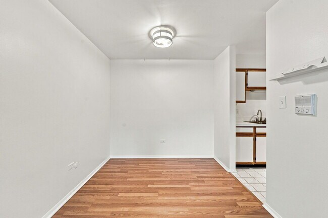 Building Photo - 6109 Knoll Wood Rd