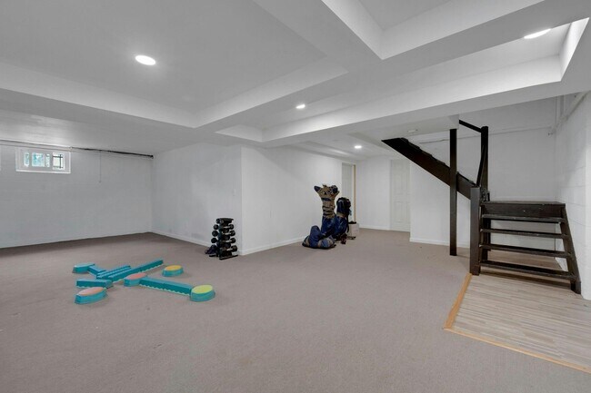 Building Photo - 87 Stebbins Ave