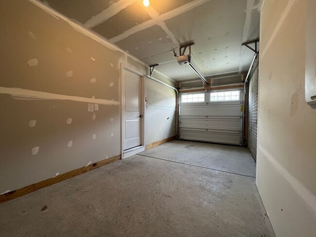 Building Photo - 225 Stonehurst Dr