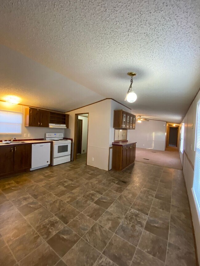Building Photo - 3521 Gladden Lane W.