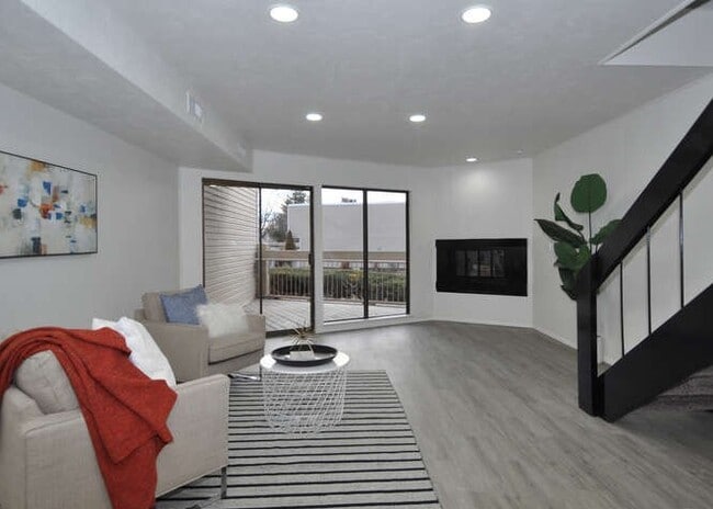 Building Photo - 5262 S Rome Beauty Park