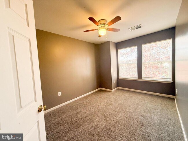 Building Photo - 204 Langley Ct