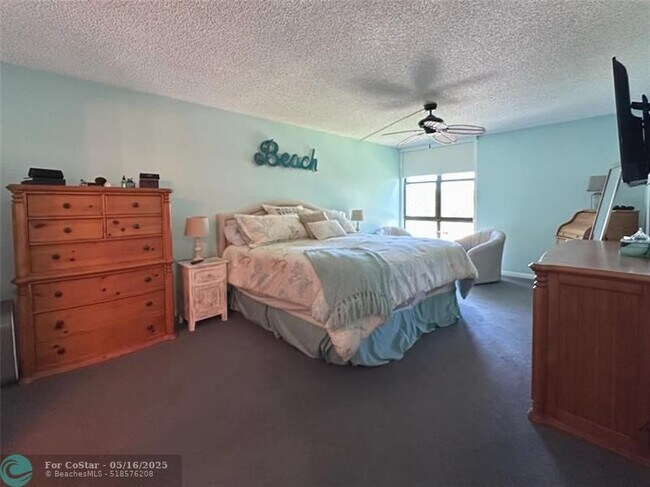 Building Photo - 1350 River Reach Dr