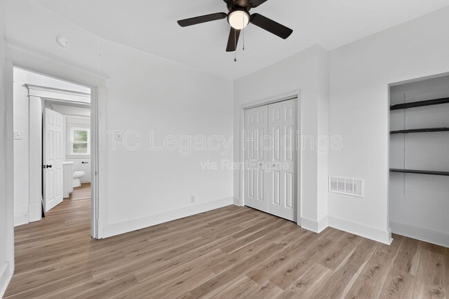 Building Photo - 1527 Farland Ave