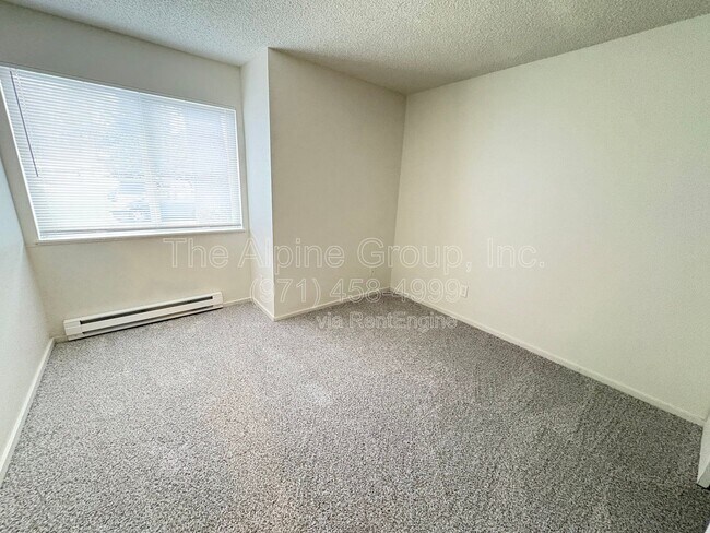 Building Photo - 17890 SW Alexander St