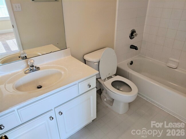 Building Photo - 917 Shearer St