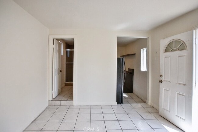 Building Photo - 607 Camulos St