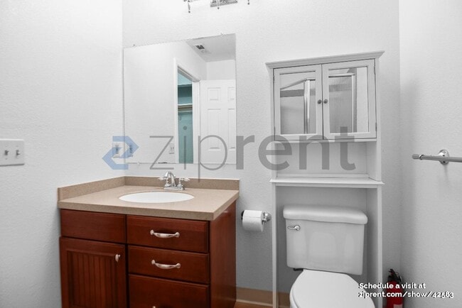Building Photo - 714 Waterford Pl