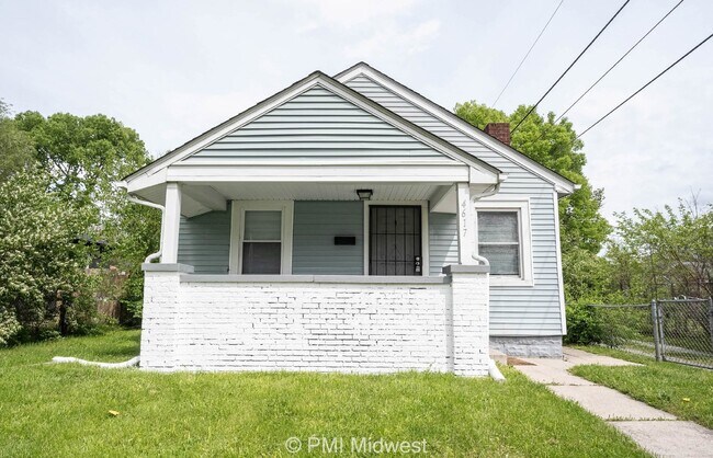 Building Photo - Charming 2-Bedroom Home with Hardwood Floo...