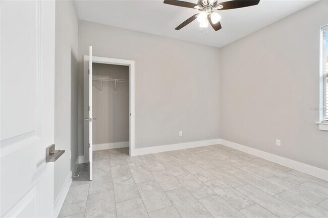 Building Photo - 1250 Papillon St