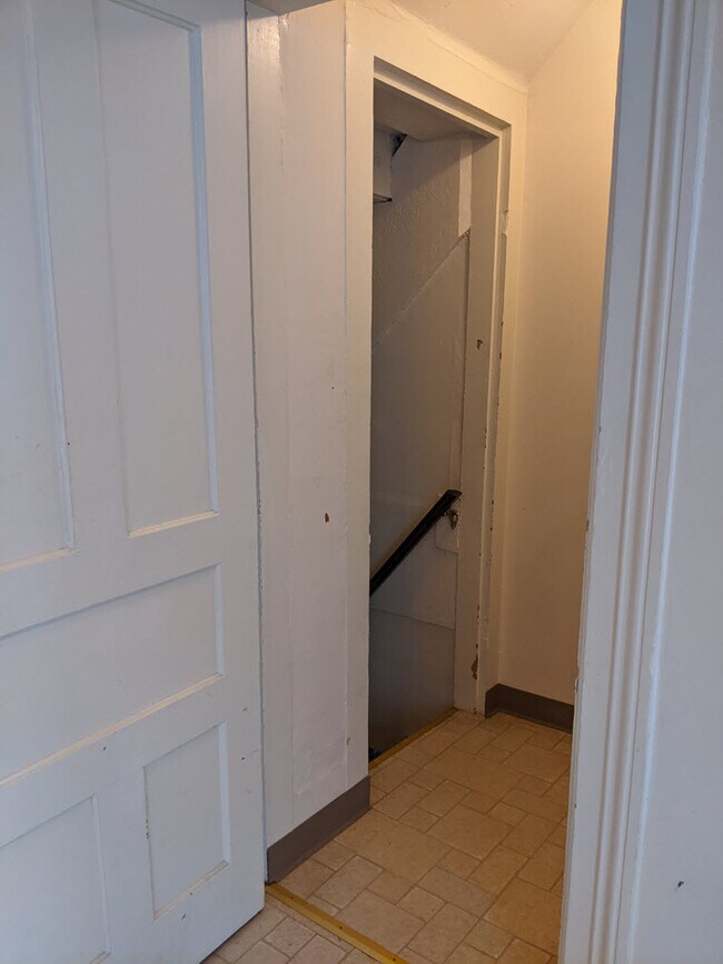 Building Photo - 501 W Forest Ave