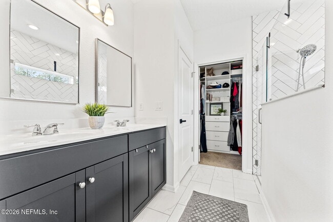 Building Photo - 611 Watervale Dr