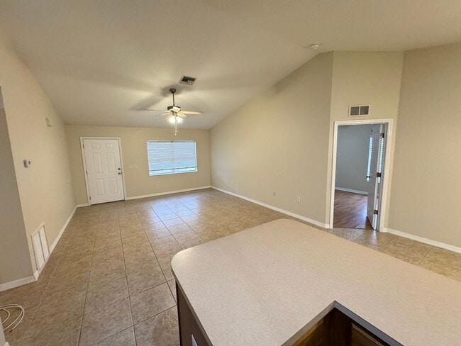 Building Photo - $300 OFF A MONTH OF RENT! Lovely, Spacious 2 Bedroom, 2 Bathroom Home in Sebring!!