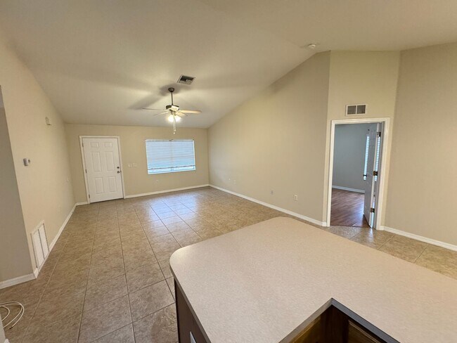 Building Photo - Lovely, Spacious 2 Bedroom, 2 Bathroom Home in Sebring!!