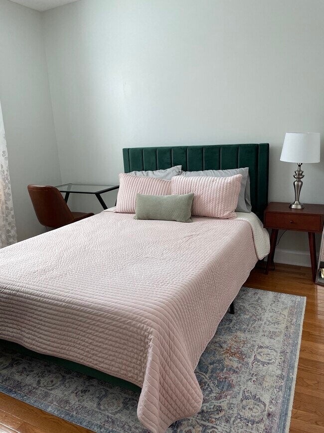 Building Photo - 15 Bond St