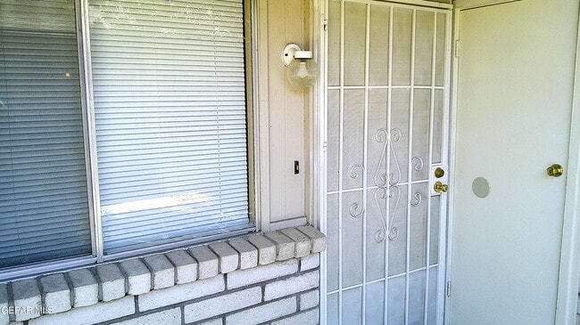 Primary Photo - 3022 E Glen Dr
