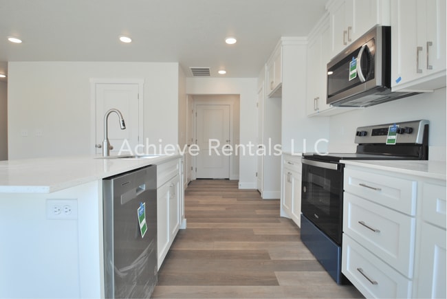 Building Photo - 674 S 85 E