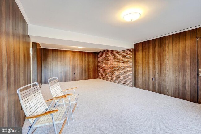 Building Photo - 13701 Arctic Ave