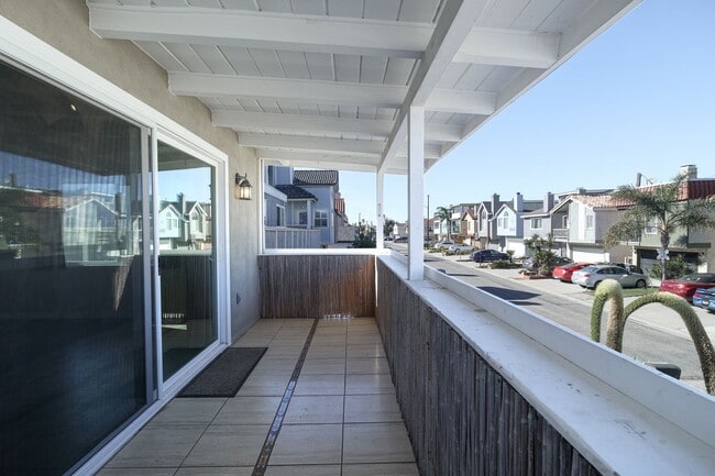 Building Photo - 288 Cahuenga Dr