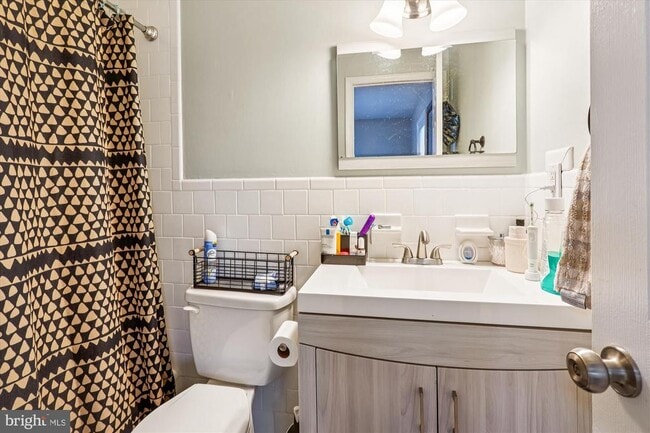 Building Photo - 5706 Johnson St