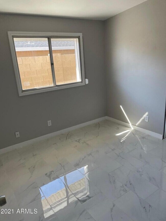 Building Photo - 1609 E Gaylon Dr