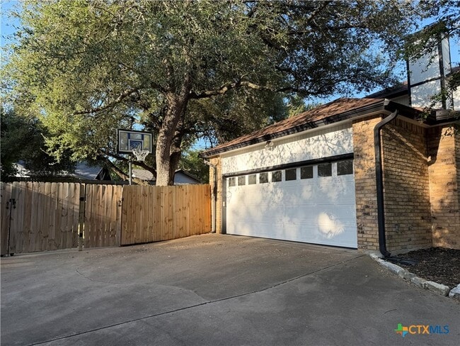 Building Photo - 506 Pecos Trail