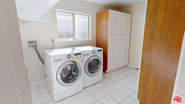 Building Photo - 2629 Meguiar Dr