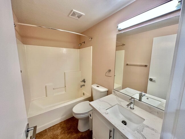 Building Photo - Darling one story home