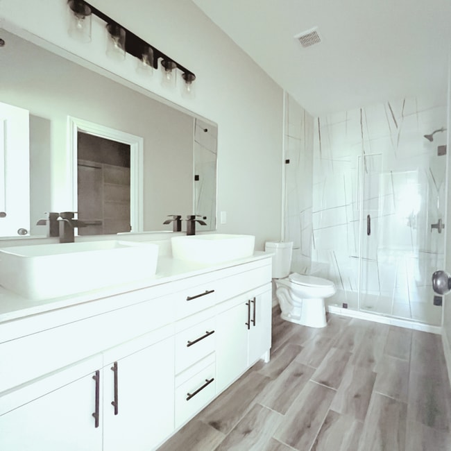 Master Bathroom - 421 Tamarindo Ln