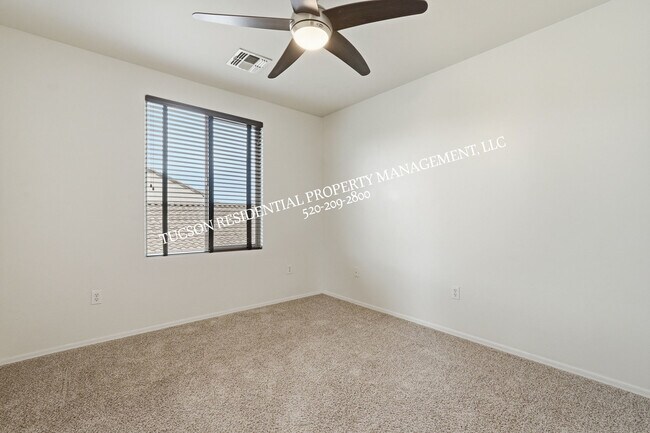 Building Photo - 10568 Desert Drifter Pl