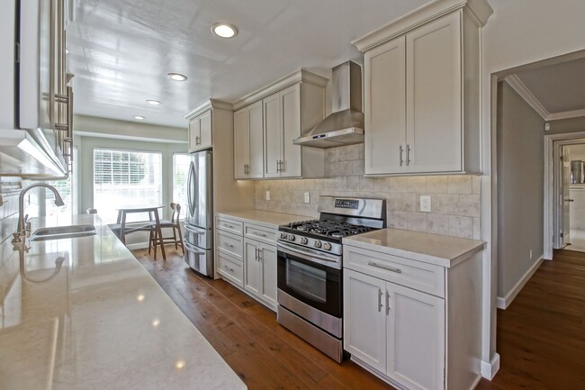 Building Photo - REMODELED, BRIGHT & AIRY, 4BR3BA HOME W/ G...